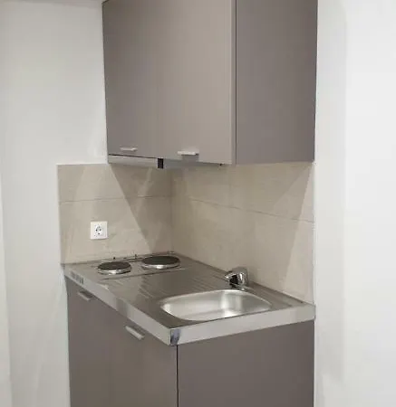 Chriselia 4 Nea Roda